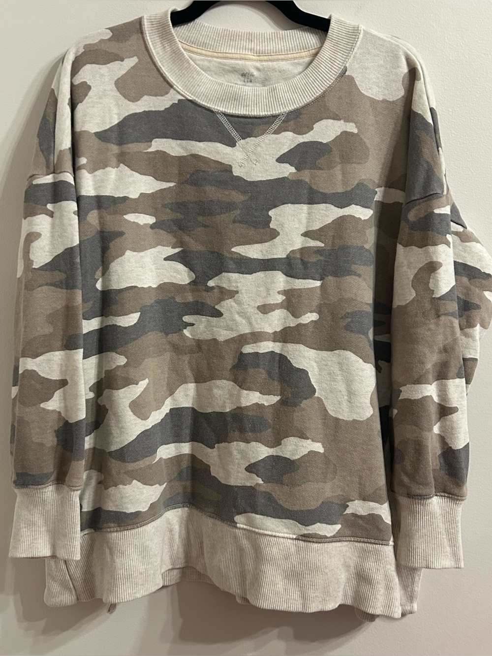 Aerie Camouflage Pullover Crewneck Sweatshirt Women’s Large Split Hem Cozy